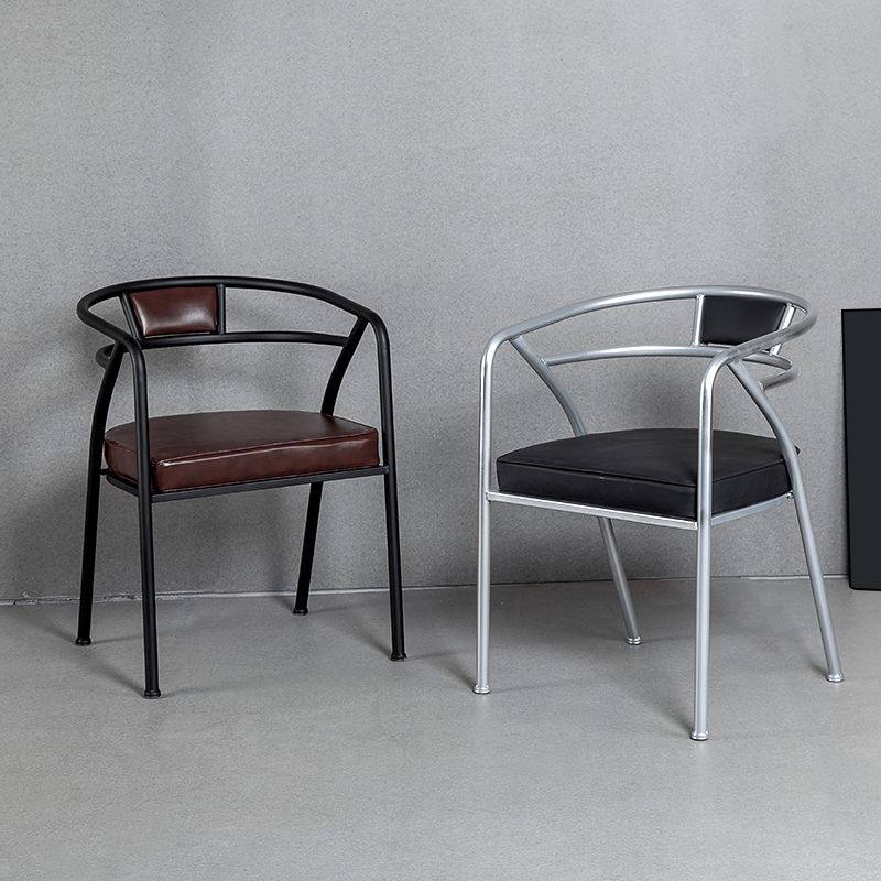 工業用メタルフレームダイニングチェア布張りのフェイクレザーダイニングアームチェア