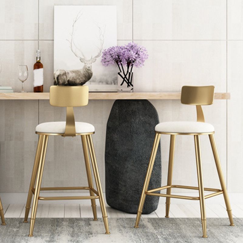Taburete de bar de hierro con respaldo sin brazos Glam, taburete con cojín para tienda de té con leche