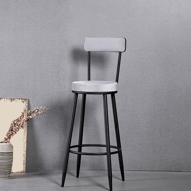 Sgabello da bar rotondo di ferro scandinavo.