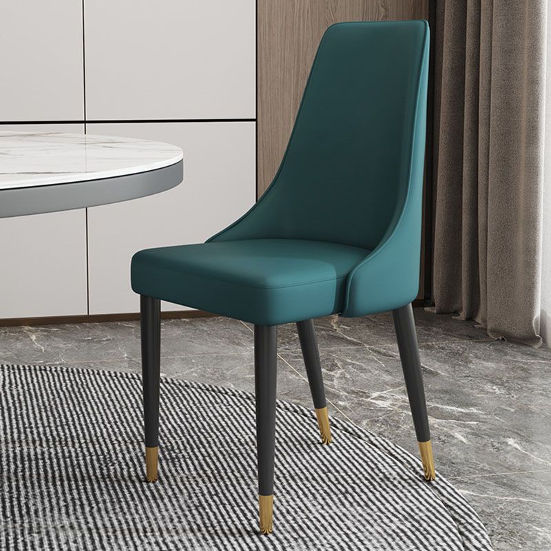 キッチンのマット仕上げのグラムフェイクレザーダイニングチェアパーソンズチェア
