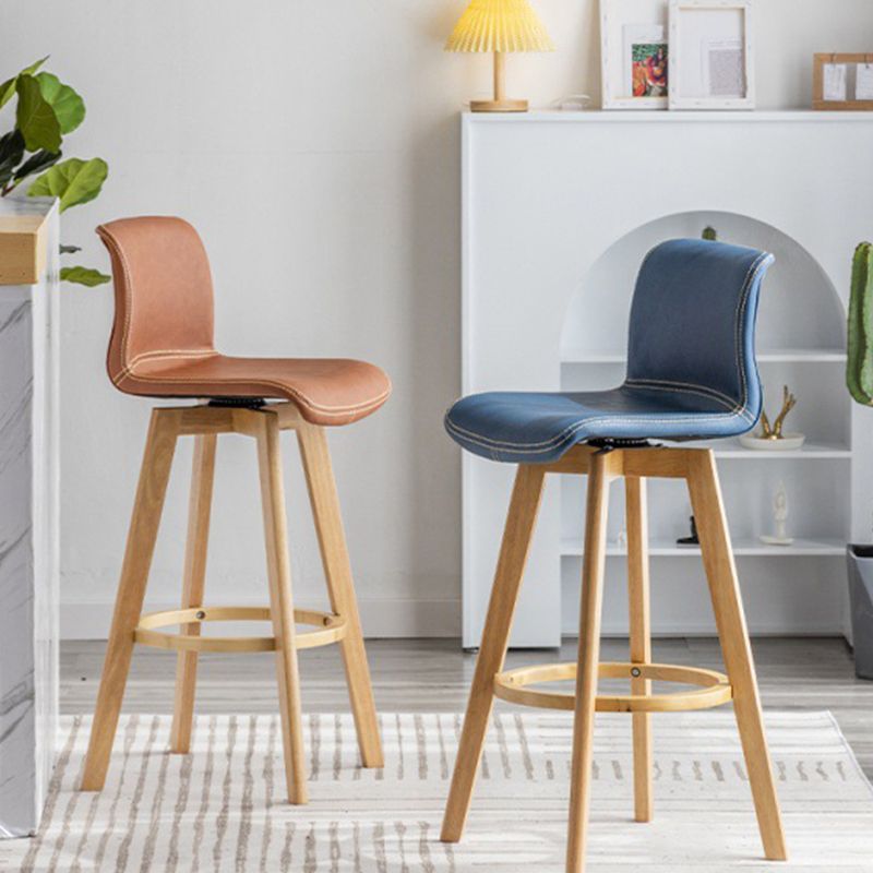 Taburete de bar de cuero con acabado mate y respaldo bajo para el hogar contemporáneo