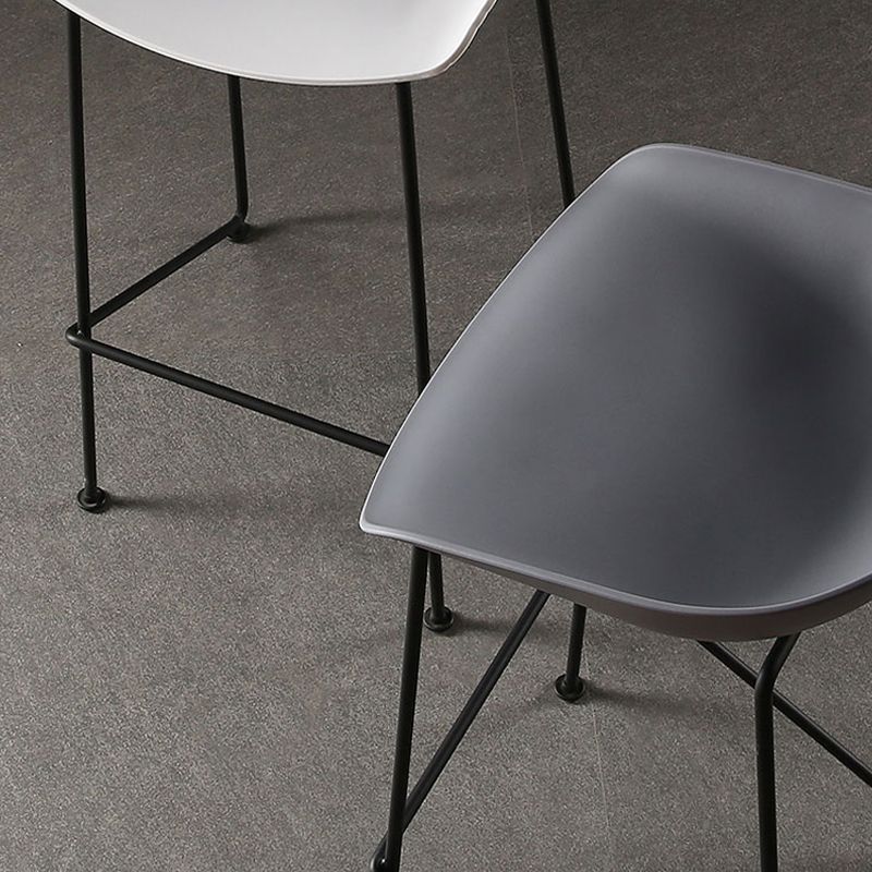 Tabouret de bar en plastique sans accoudoirs, hauteur de comptoir, tabouret moderne d'intérieur pour salon