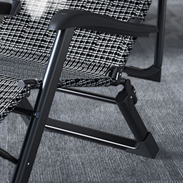 Sedia reclinabile al coperto contemporaneo con base in metallo e braccia e movimento del piede indipendente