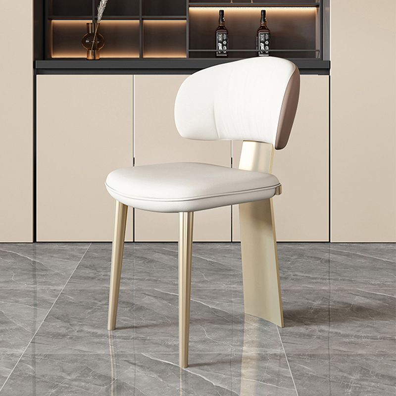 Sedia da pranzo senza braccio imbottita glam in gambe dorate