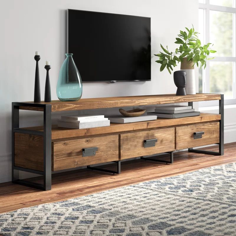 Brown Media Console mit Regalen Industriekiefern Holz Top -TV -Medienstand
