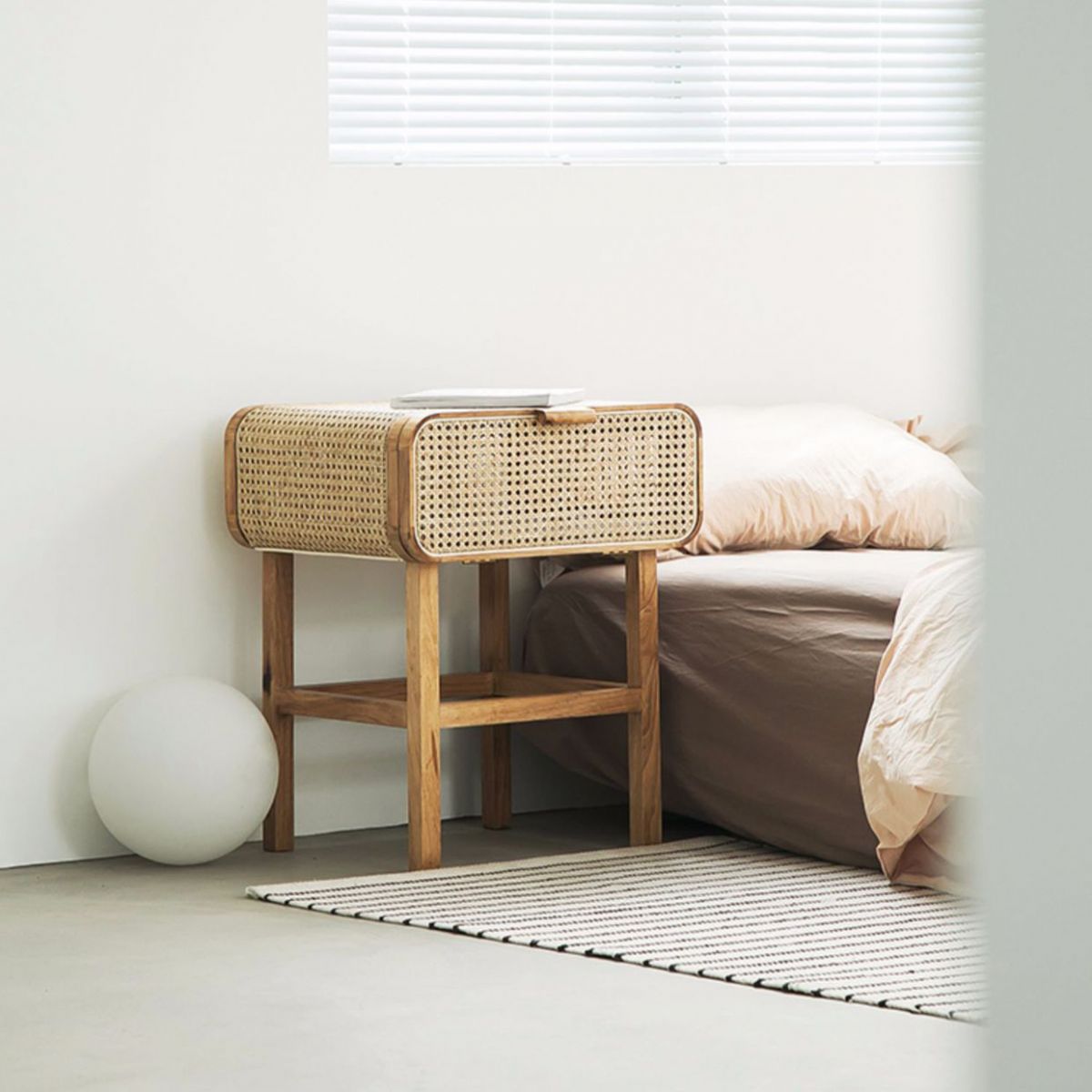 23,62 "Tableau de nuit d'armoire de chevet de rotin avec porte avec porte