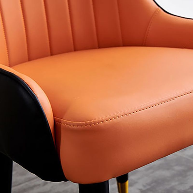 スカンジナビアのフェイクレザーダイニングチェアソリッドバックアームサイドチェア