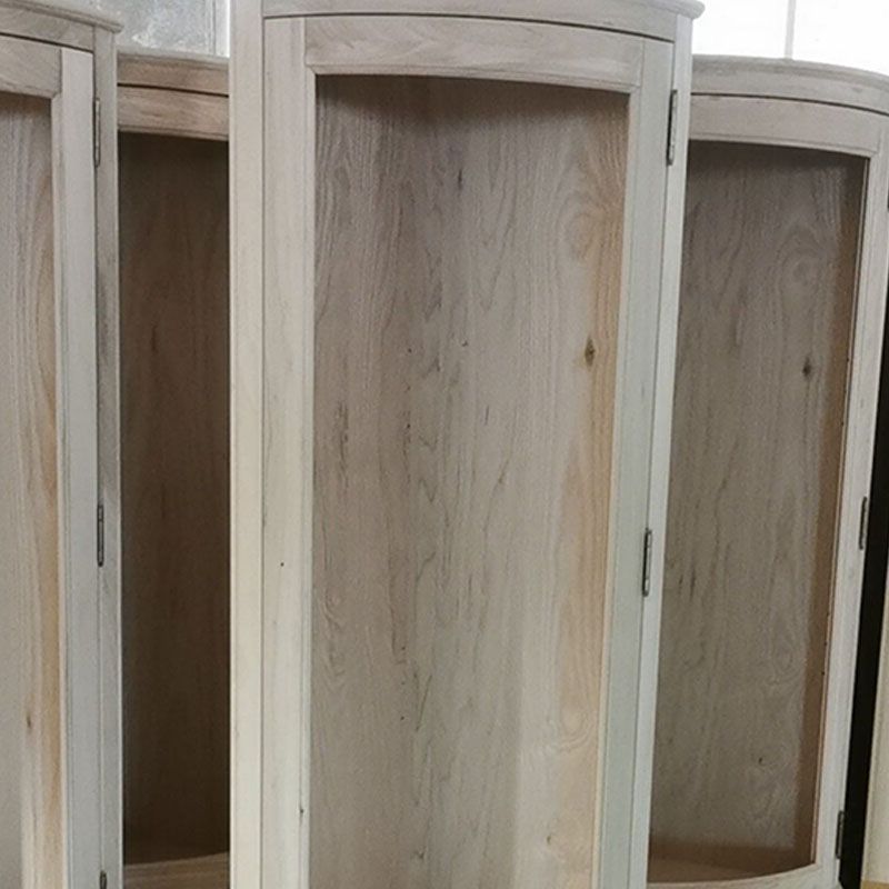 Gabinete de acento rústico de esquina maciza de madera maciza con puertas