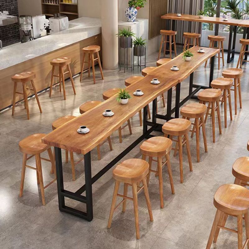 Mesa de bar rectangular industrial con altura de barra de madera maciza con base de caballete
