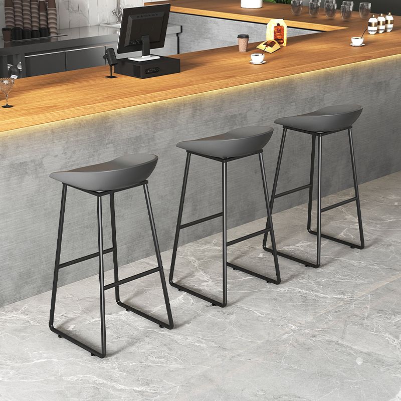 Contemporary Plastic Backrest Counter High Stool with Black Metal Base Clearhalo 'Bar Furniture' 'Bar Stools' 'bar_stools' 'furn' 'furn_bar_stools' 'Furniture' 'Kitchen & Dining Furniture' 1200x1200_0762396e-3b79-4340-b323-f7c5f29a3e57