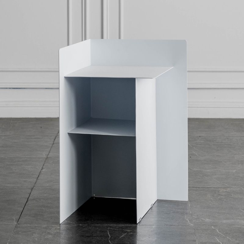 金属棚付きの金属抽象端エンドテーブルミッドセンチュリーサイドテーブル