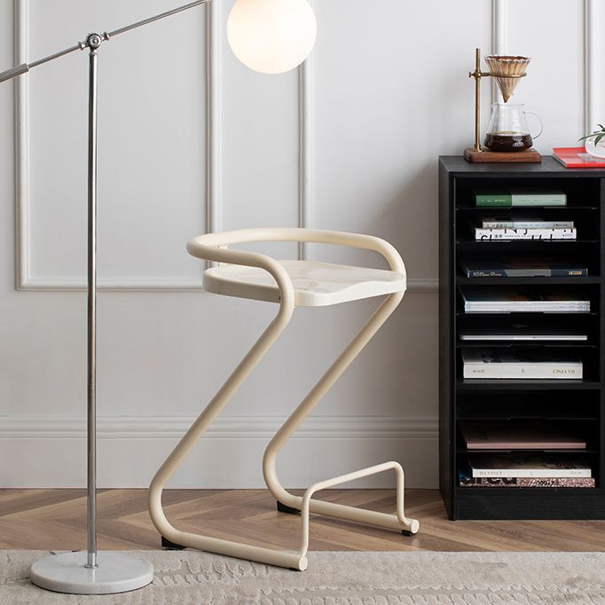 Eigentijdse lage rug 27-inch armloze barkruk met metalen basis