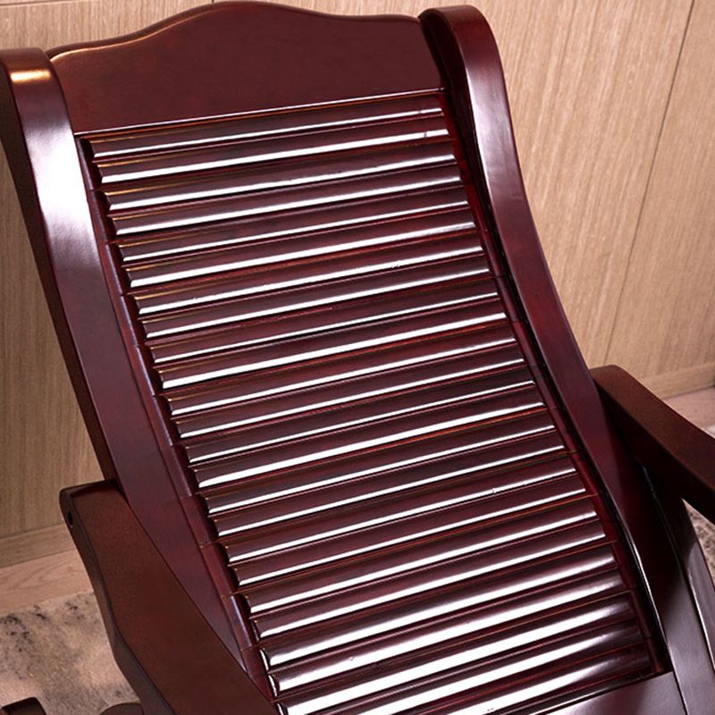 Chaise de culbuteur traditionnelle Solide Rocker Rocker Rocker Rocker dans le salon