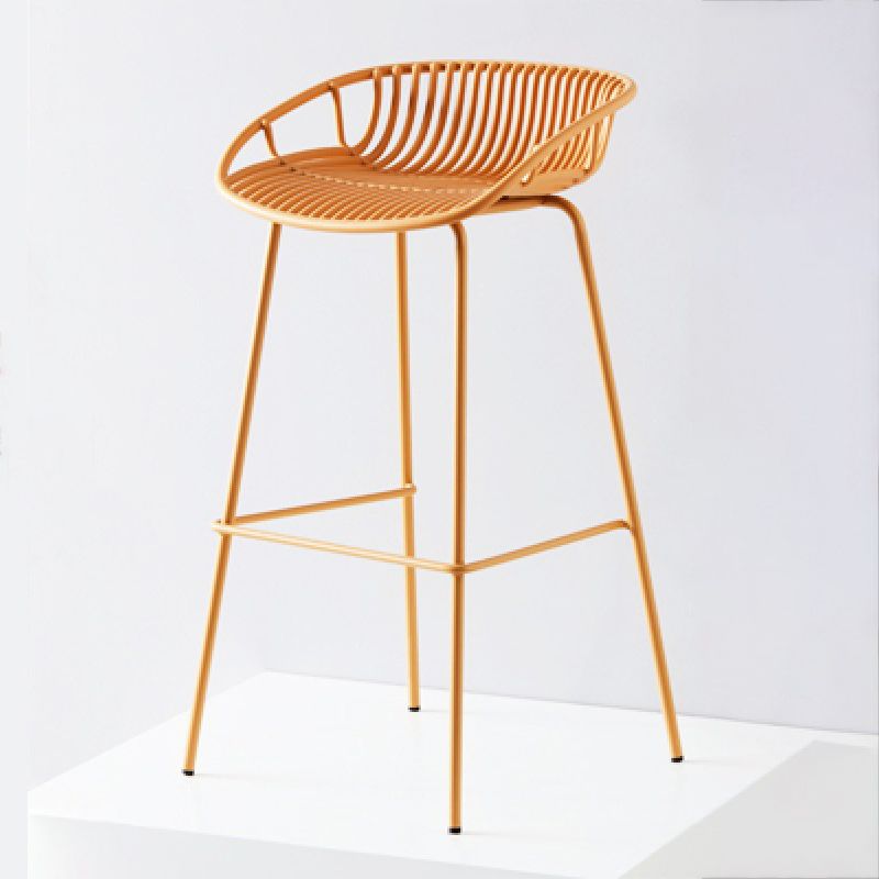 Sgabello in plastica da baramio in metallo contemporaneo in finitura opaca per interno