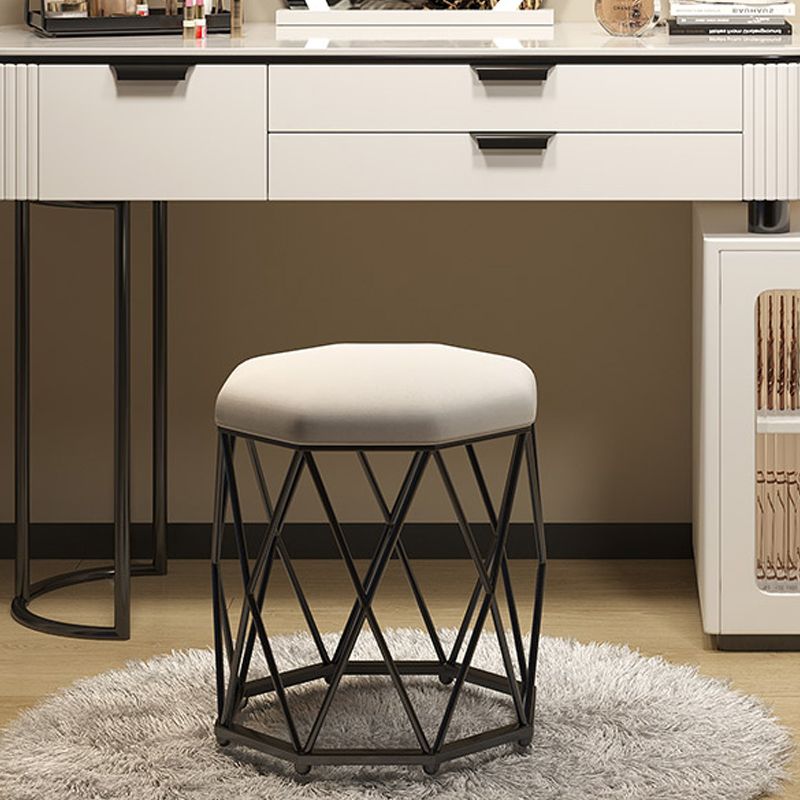 Eigentijdse stenen top ijdelheid tafel ingesteld met spiegel en ontlasting glamourle leistaftafel