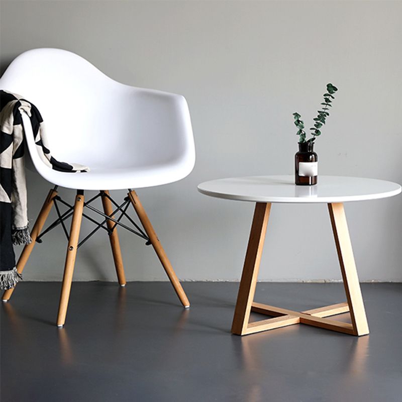 Table de bois rond en bois rond de style nordique avec table d'appoint de base en bois en bois