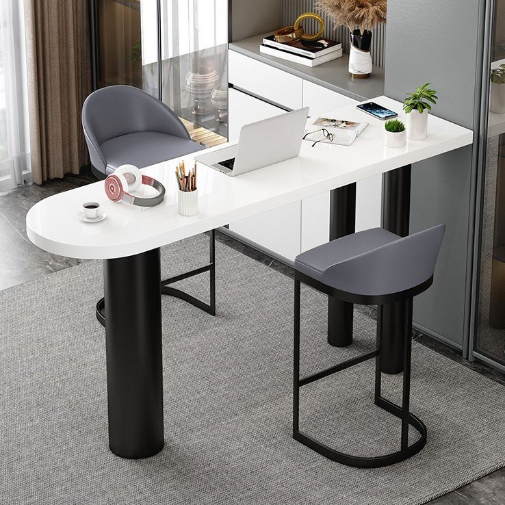 Table de bar spécialisée avec des jambes en métal table de pub contemporaine blanche pour la maison