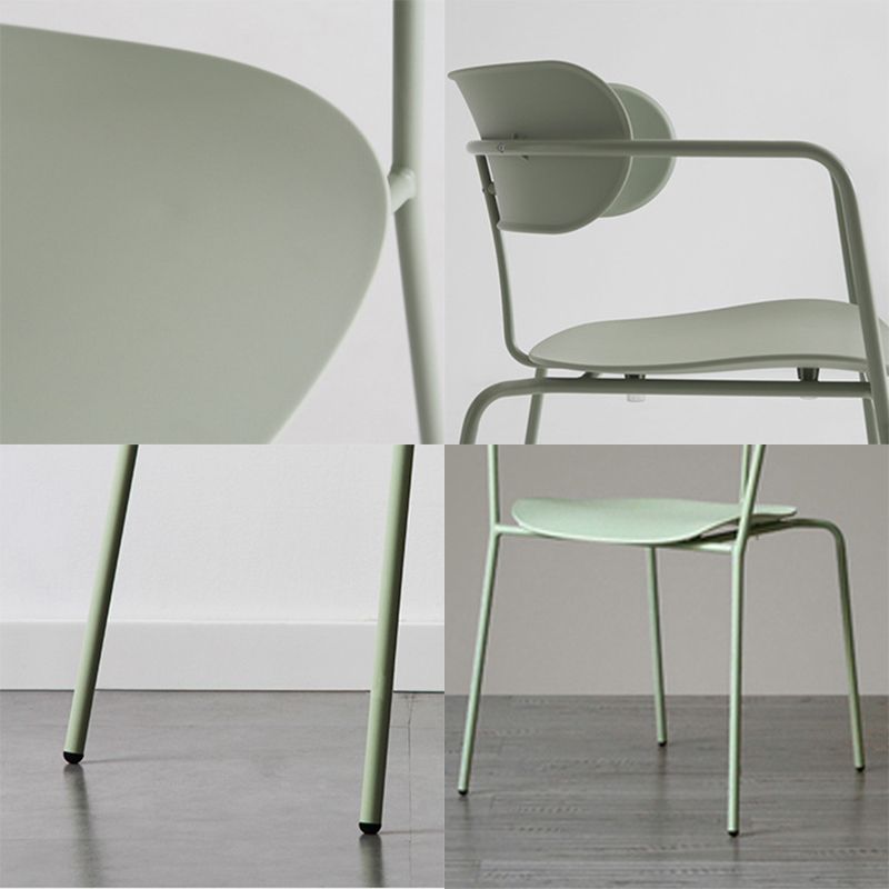 Zeitgenössischer Stil Armstuhl Plastik Plastik Offener Rückseite Essstuhl mit Metallbasis