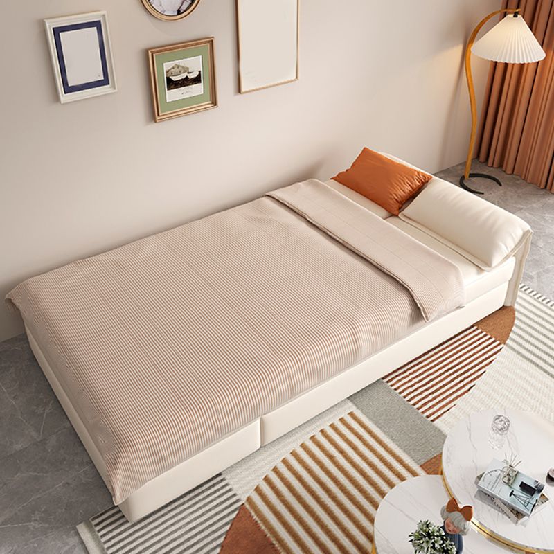 Divano per sonno di futon e materasso scandinavo.