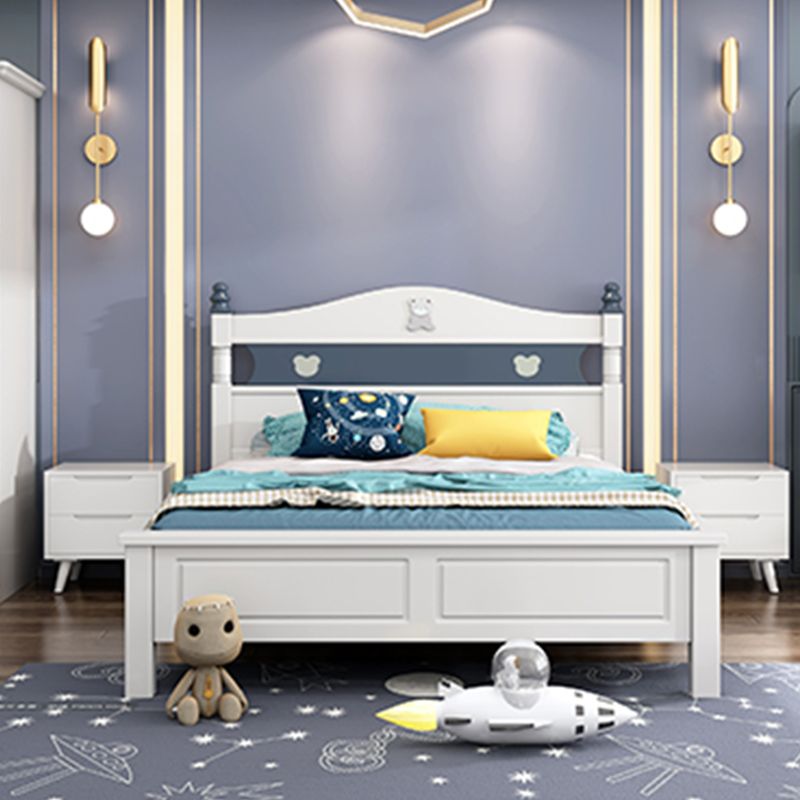 Skandinavische massive Holzmatratze mit Kopfteil Camelback Panel Bettrahmen enthalten