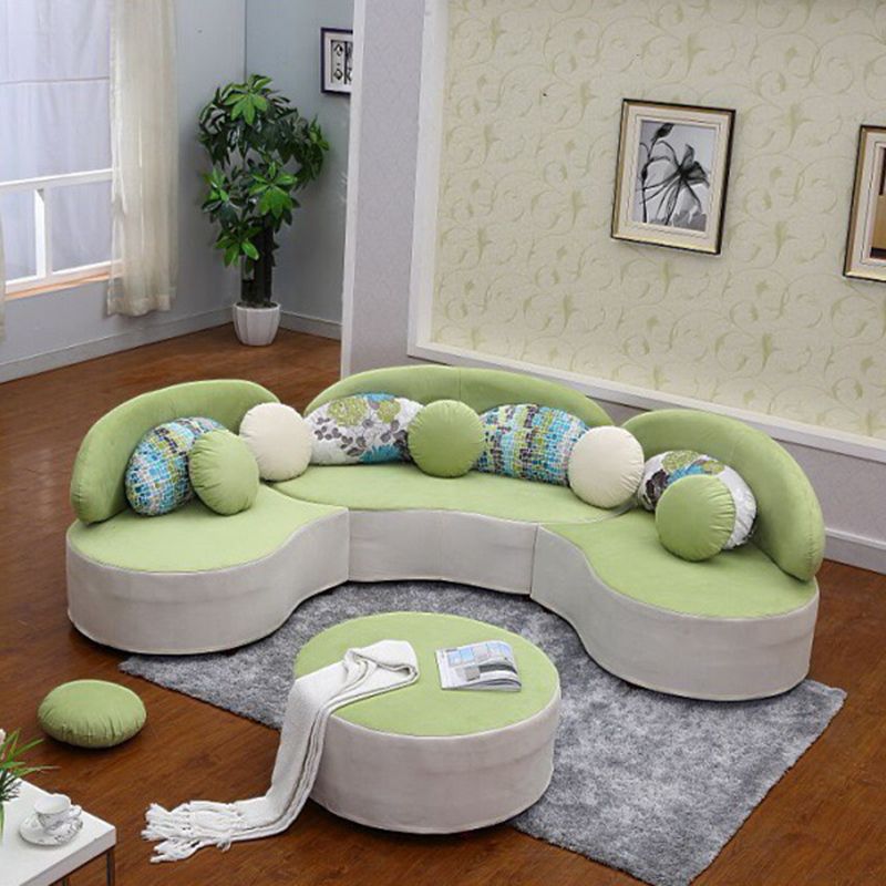 Soggiorno divano cuscini stazionari senza braccio curvo.