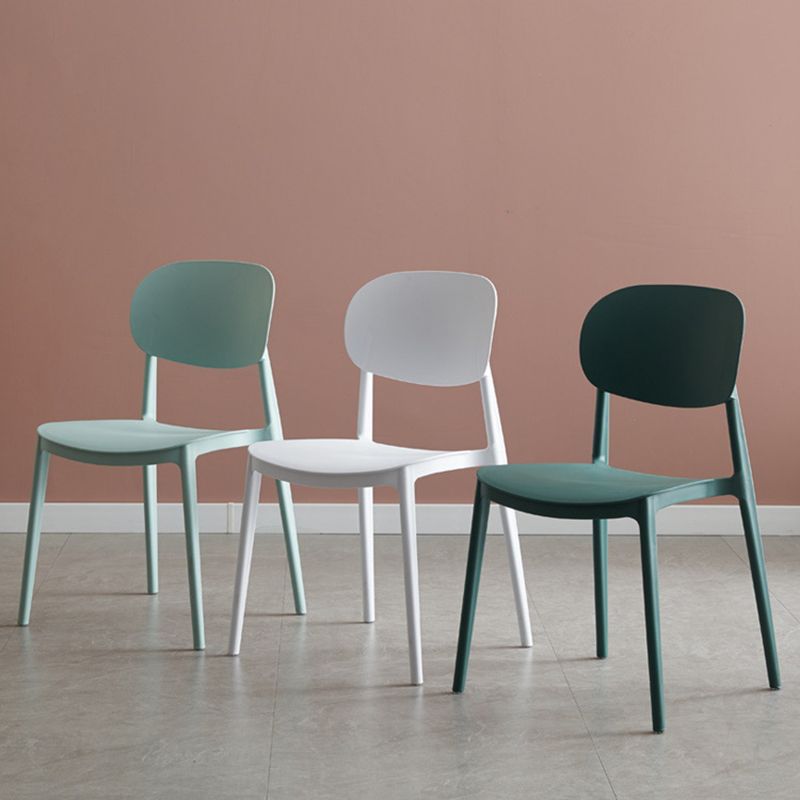 Sedia da pranzo per la sala da pranzo a casa sedia da pranzo con pila di plastica posteriore