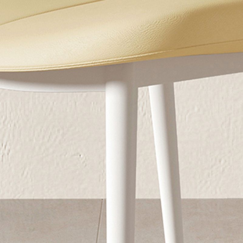 Chaise latéral simple moderne en faux cuir chaise de salle à manger sans bras avec base en métal