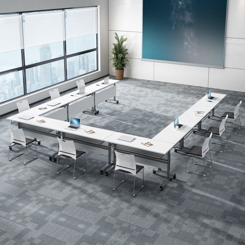 Bureau de bureau en bois moderne avec roues lance-roues avec un bureau d'écriture rectangulaire pour le bureau