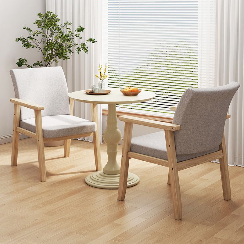 Eigentijdse massief houten rubberen houten arm eetstoel met gestoffeerd voor huis