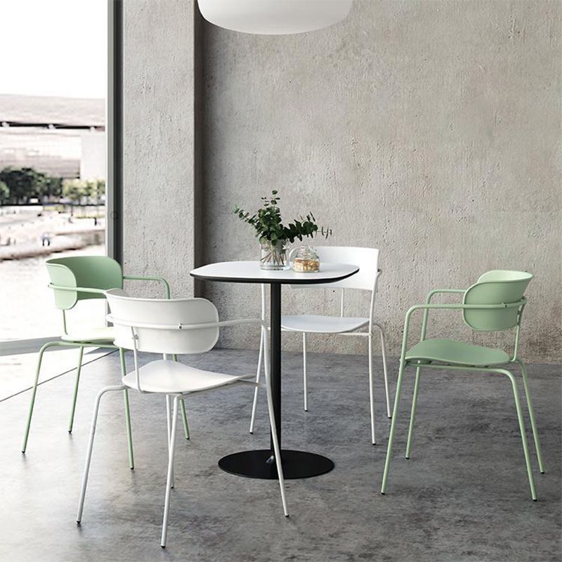 Zeitgenössischer Metall Esszimmerstuhl Arm Open Rücken Essneitenstuhl für Esszimmer