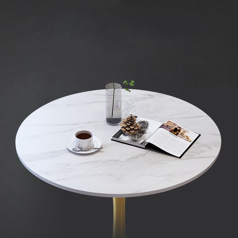 Traditionele luxe eettafel Stenen eettafel met metalen onderstel