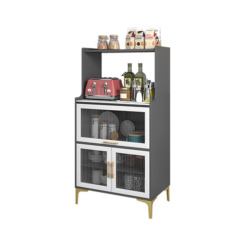 Server di cucina in legno con countering in pietra sinterizzato con porte di vetro