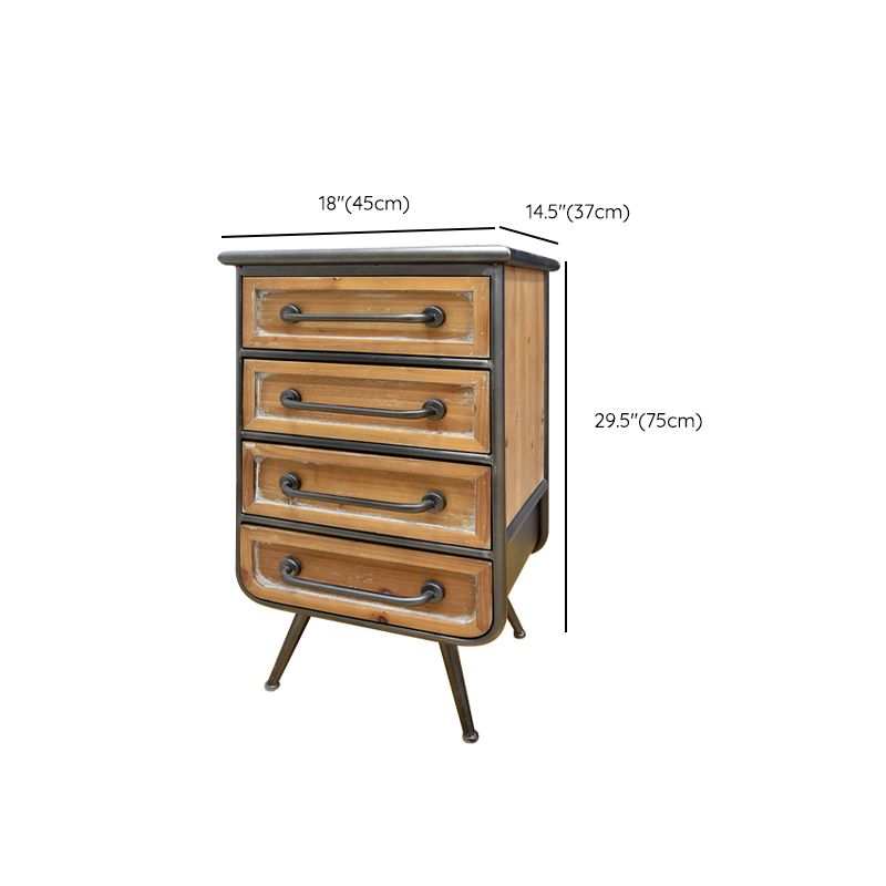 Tradizionale armadio in legno massiccio in marrone per sala da pranzo