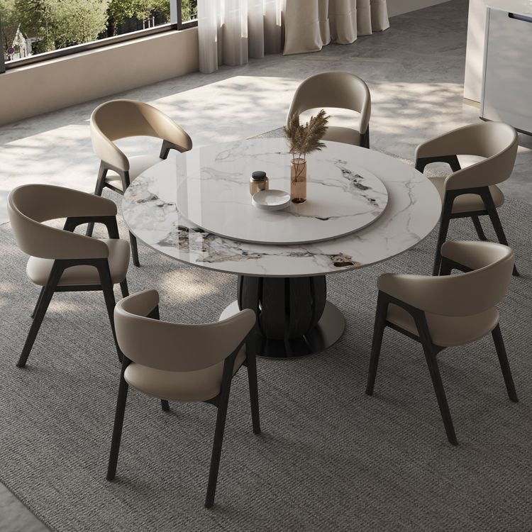 Open rugarm gestoffeerd en massief houten dineren accentstoel