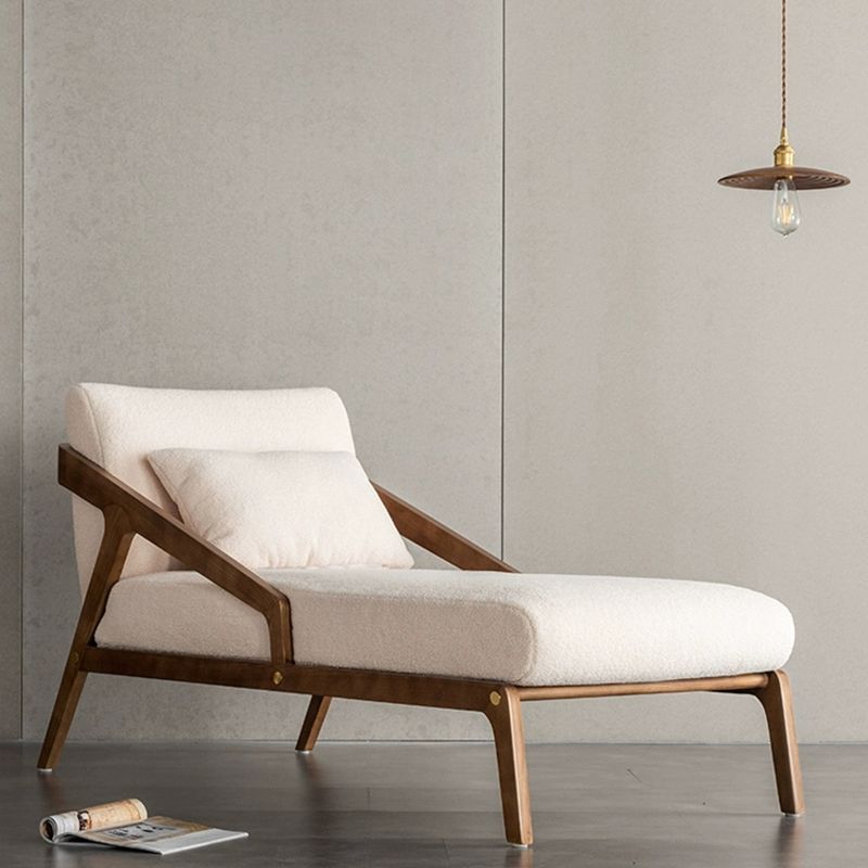 Divano chaise longue scandinavo imbottito. Poltrona chaise longue a due braccioli in beige
