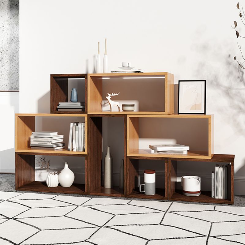 Zeitgenössisches Bücherregal mit offener Rückseite aus massivem Holz in Würfelform für das Büro