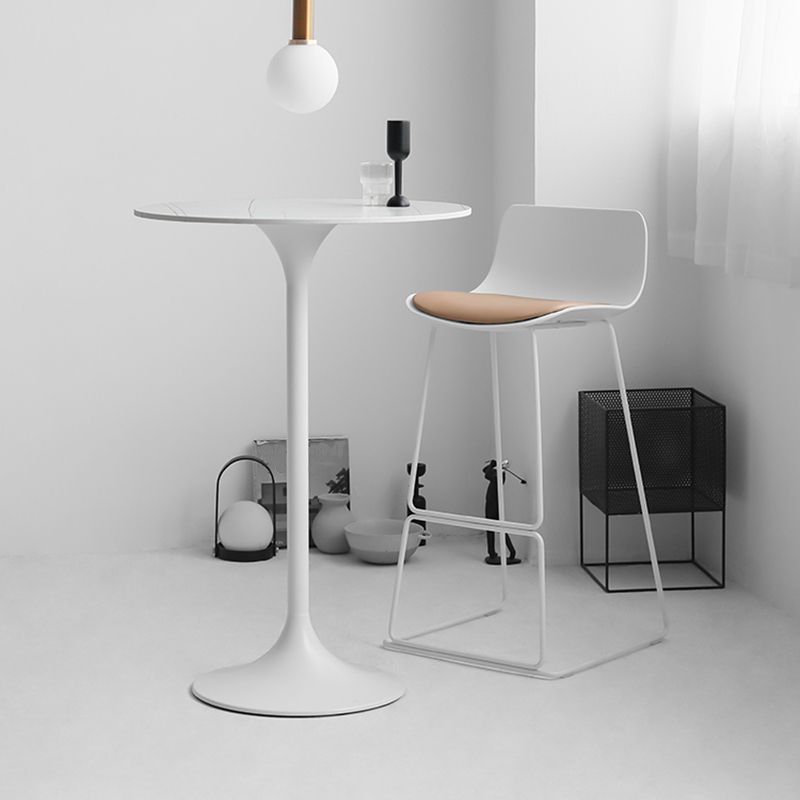 Contemporary Round Bar Height Table Metal Pedestal Bar Table for Cafe and Breakroom Clearhalo 'Bar Furniture' 'Bar Tables' 'bar_tables' 'furn' 'furn_bar_tables' 'Furniture' 'Kitchen & Dining Furniture' 1200x1200_0b648302-087a-4289-bc45-3eded1d76259