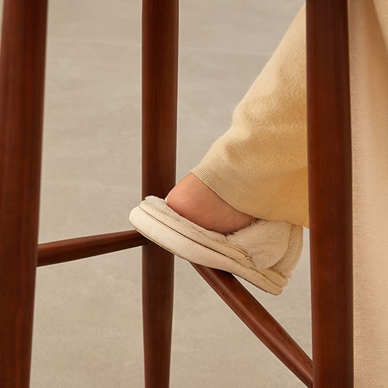 Sgabello da bar senza schienale in legno massiccio di ciliegia contemporanea con poggiapiedi