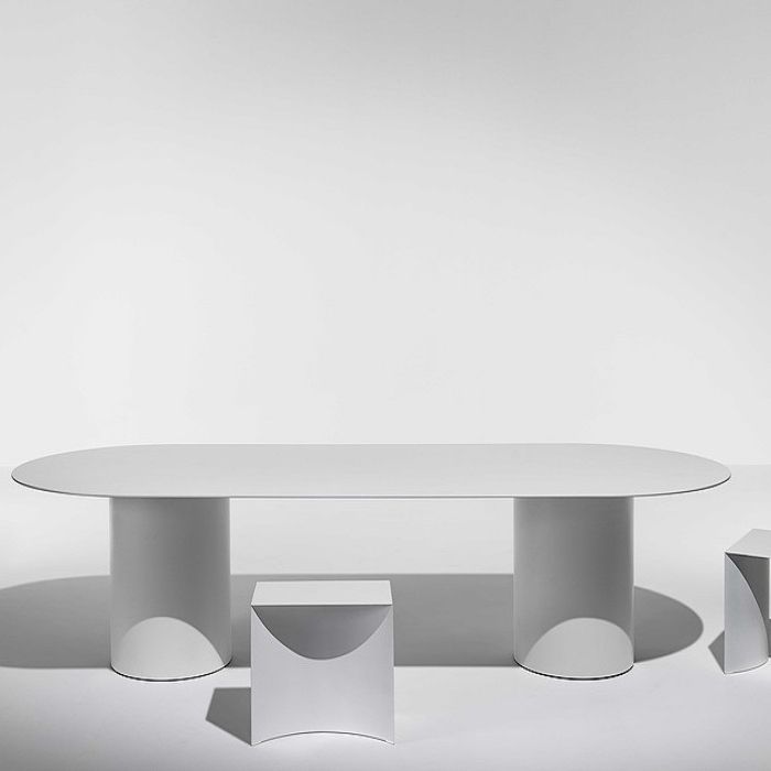 Eigentijdse ovaal kantoor bureau witte den houten schrijfbureau