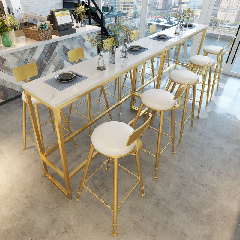 Tavolo da pranzo a barre di pietra glam rettangolo bar con cavalletto per il balcone del negozio di tè al latte