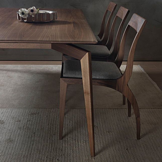 Moderne rechthoekige donkerbruine houten eettafel met 4 poten