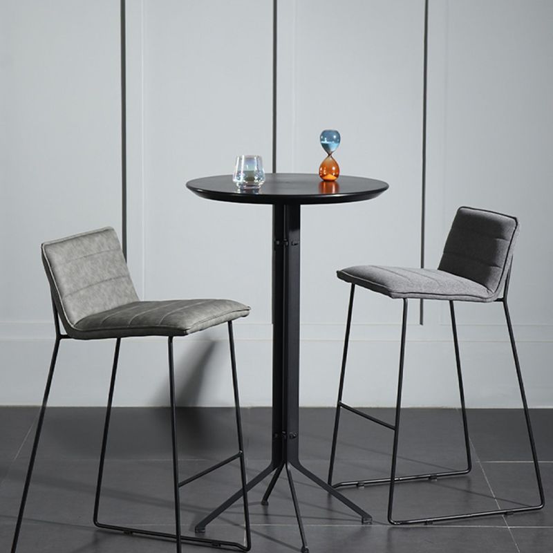 Sgabelli da bar sul retro imbottito senza braccio contemporaneo con base metallica