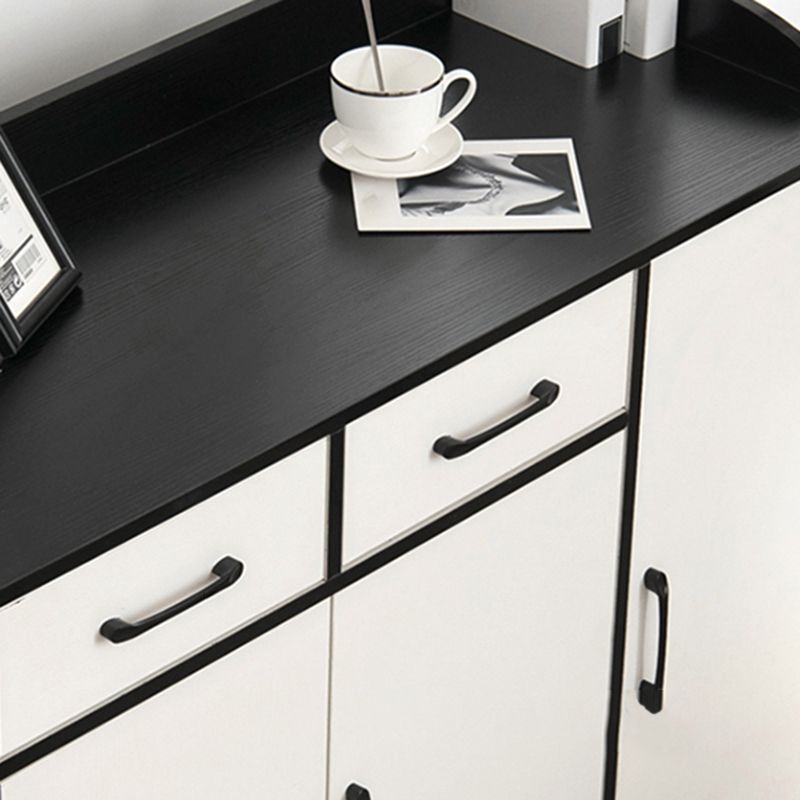 Buffet de comedor de madera de estilo contemporáneo con cajones y gabinetes