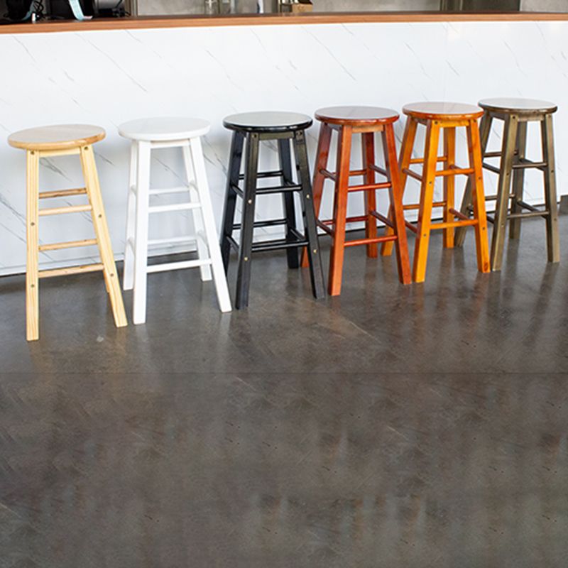 Sgabello da bar per la casa in legno senza schiena senza braccio moderno con sedile in legno e pedale