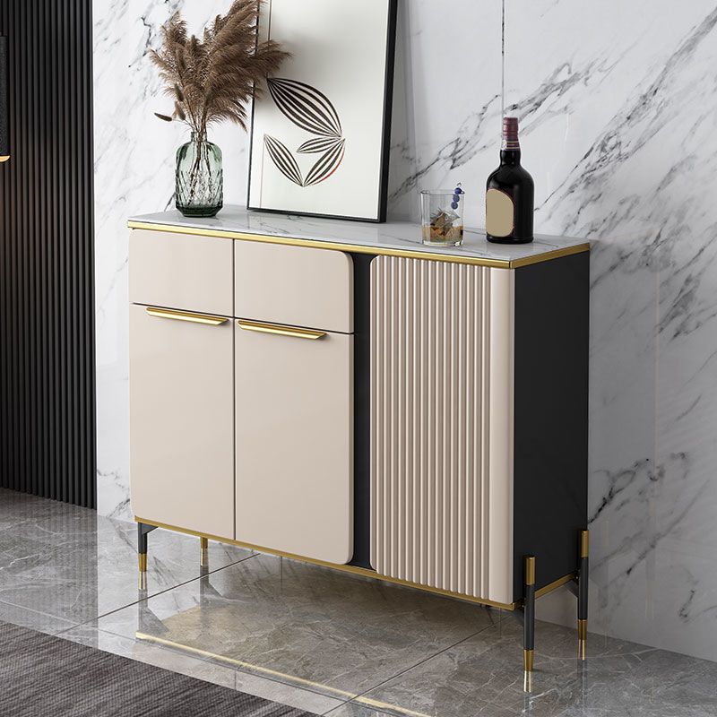 Sideboard a buffet di pietra di credenza glam con cassetti e armadi