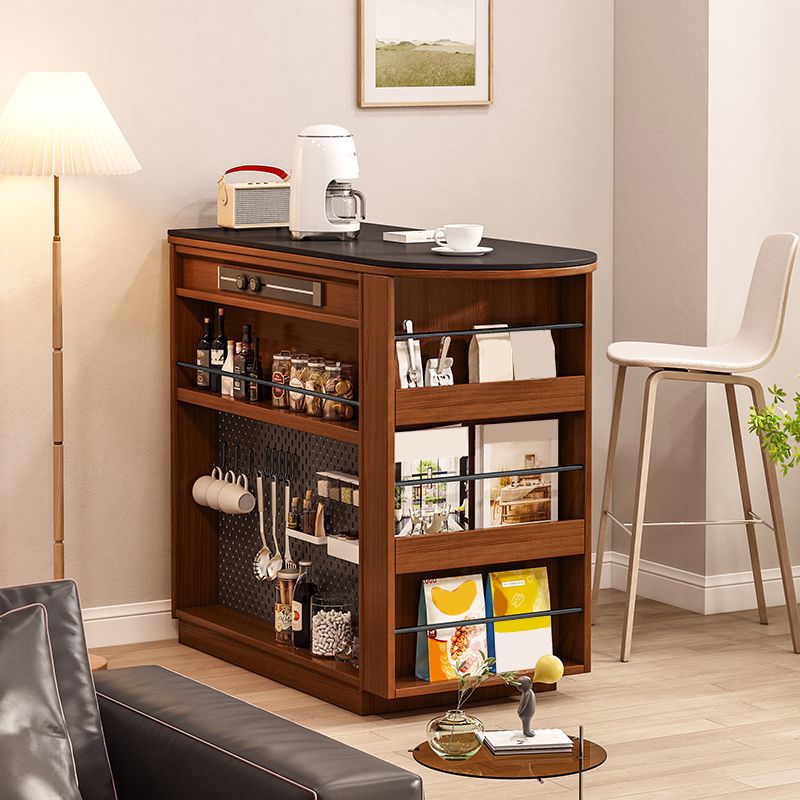 Moderner Stein-Bartisch mit Kiefernholzsockel und Schließfächern für das Wohnzimmer
