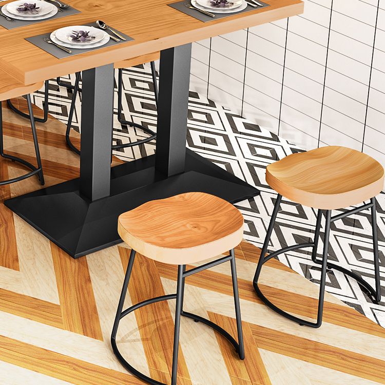 Metal Industrial Dining Table Pine Wood Top Table with Pedestal Base Clearhalo 'Dining Tables & Seating' 'Dining Tables' 'dining_table' 'furn' 'furn_dining_table' 'Furniture' 'Kitchen & Dining Furniture' 1200x1200_0c277c99-21ad-44a7-aef5-e973d731f035