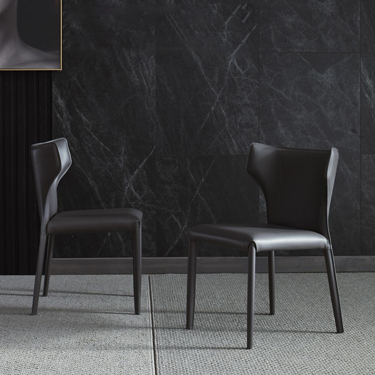 マット仕上げウィングバックダイニングチェアデザイナースタイルのミーティングルームレザーサイドチェア