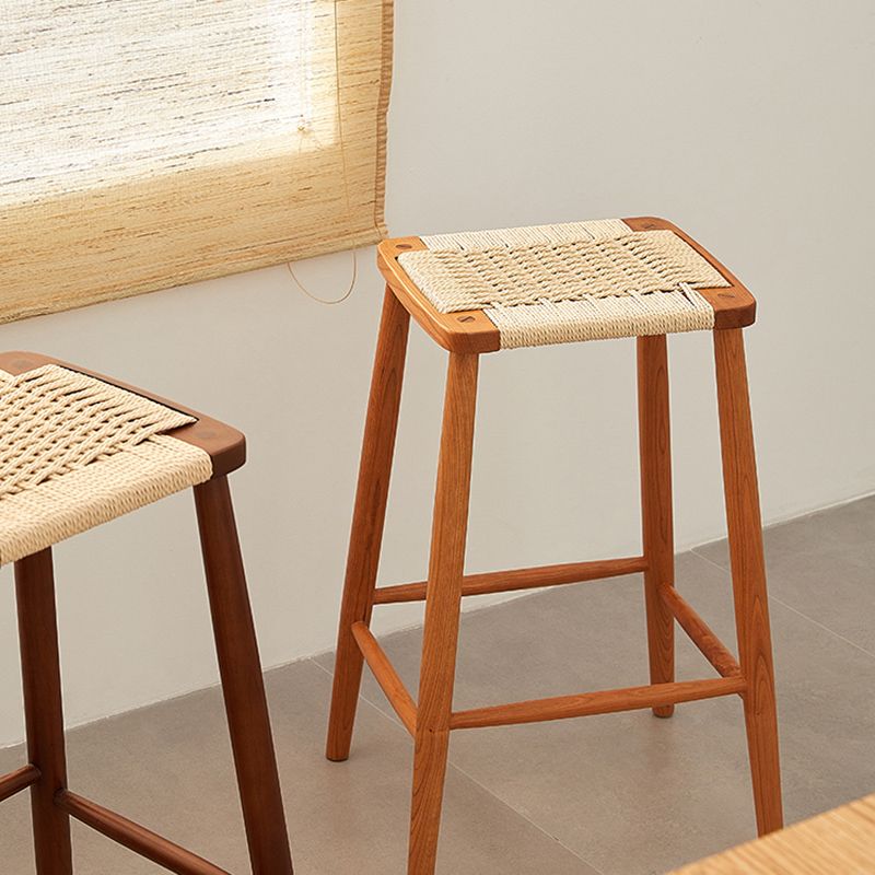Sgabello da bar senza schienale in legno massiccio di ciliegia contemporanea con poggiapiedi