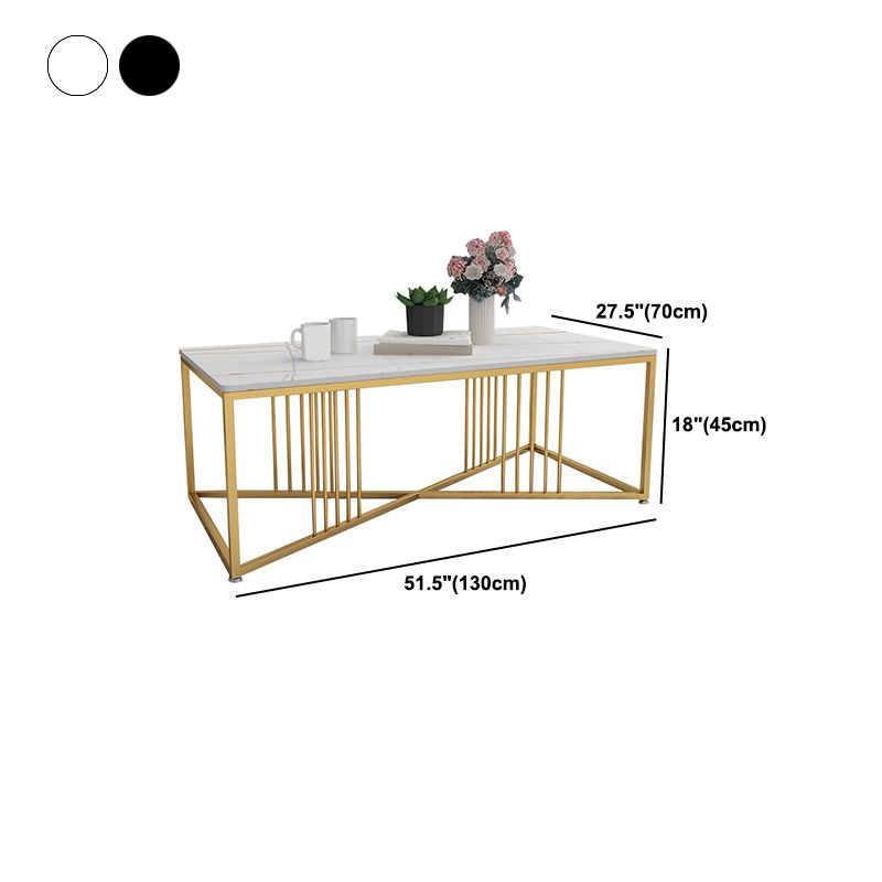 Tavolo da cocktail glam in pietra con base a croce di ferro dorato nel rettangolo